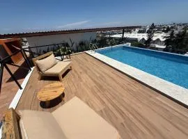 Rooftop Pool & Beach: Mazatlán Family Apartment