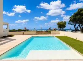 Sea & Pool Apartment