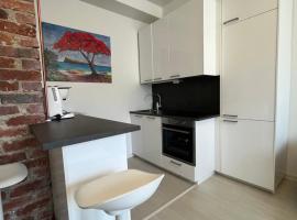 Stylish One-Bedroom Apartment Near Helsinki Centrum โรงแรมในเฮลซิงกิ