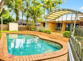 5 Bedroom Spacious Bayside Retreat