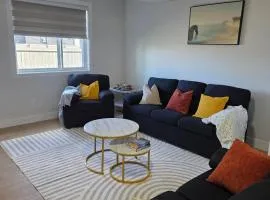 Cozy Irvine Creek Walk-Out Suite 10 mins to YEG