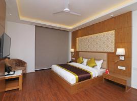 CAPITAL O Hotel STAR INN Near Chhatarpur Metro Station, khách sạn ở New Delhi