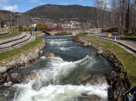 Entre els pirineus, hotell i La Seu d'Urgell