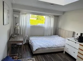Private Suite , Private Bath , 10 min to Downtown