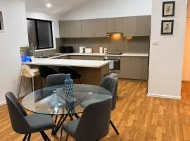 Bluff Point Coastal Townhouse - 3 Bedrooms - Sleeps 6 - Double Garage