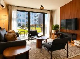 Bay View Designer 1BR - Best Location with Balcony, Gym, and Terrace - Sleeps 4