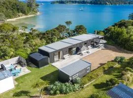 Wharetana Bay Villa with private walkway to beach!