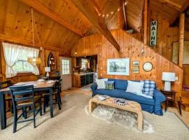 Hikers Cabin with fireplace 10 minutes to Acadia 1 dog