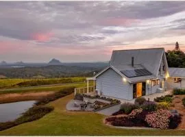 Maleny Chalet with Spectacular Glasshouse Mtn Views