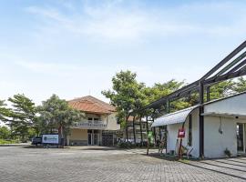 OYO Flagship 90886 Sunset View Homestay, hotel sa Mojokerto