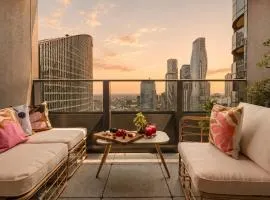 SODO Level 35 2 Bed Santuary with Balcony & Resort Amenities - Pool Jacuzzi Sauna Steam Room & Gym