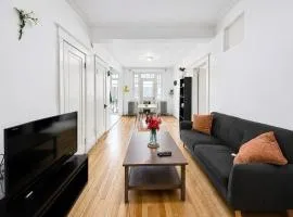 Bright 2BR Apartment Near McGill With Piano