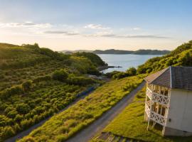 Ultra Private Off Grid Island Villa Near the Beach Mandarin Farm Setting, hotel Bizen városában