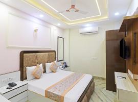 Crown Continental Luxury Collection Hotel Near Gaffar Market Karol Bagh、ニューデリーのホテル