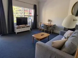 Retro Apt meters from Bathers Beach - Hosted by CanStay