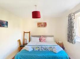 Spacious room close to tram