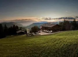 HOFERALPL hike-in-mountainhouse