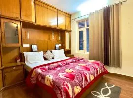 Eakanntam Homestay Kasauli 2Bhk With Kitchen Garden Best For Families and Couples With Sunset View