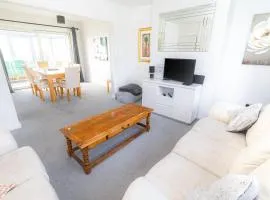 3-bedroom pet friendly home with off road parking