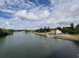 Entre 2 Rives, Hotel in Charly-sur-Marne