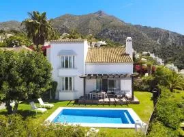 Lake Istan Serenity Villa Near Marbella golf