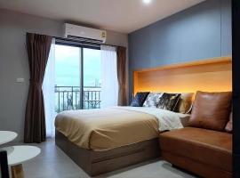 Exclusive Condo with Pool - Self Check-in, Hotel in Hua Hin