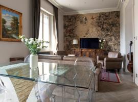 Plaza View Luxury Apartment, Alba, hotel en Alba