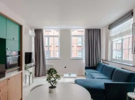 Chic 1BR Soho Flat - AC - Brewer St - Sleeps 4