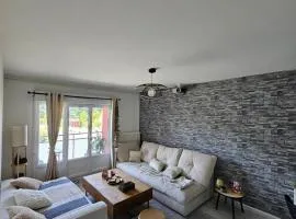 Comfort & serenity in downtown modern 3-bedroom apartment
