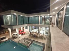 Casa Luxe Pool Villa, מלון בBan Khlong Khot