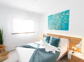 Modern 2BR Apt with own Terrace & Pool access