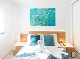 Modern 2BR Apt with own Terrace & Pool access