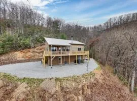 Hummingbird Heights, Smoky Mt Views! Sleeps 10!