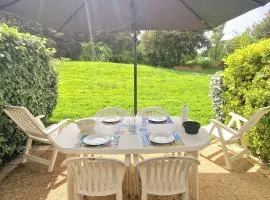 "LE PIED D'ALOUETTE" Maison 8 personnes, village vacances, au coeur d'un golf 18 trous, accès piscines gratuit