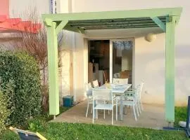 "LE PETIT BONHEUR" Maison 45 m2, idéal famille 6 personnes, terrasse vue nature, accès piscine gratuit