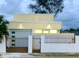 Nice and Cozy House in the Greater Ponce Area, hotel en Ponce
