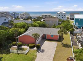 Colorful Emerald Isle Home: Just Steps to Beach!, khách sạn ở Emerald Isle