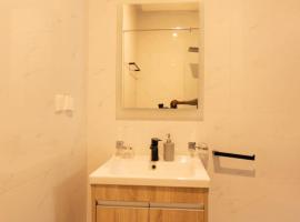 Donksam Apartment, hôtel à Otinshi