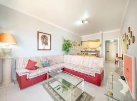 GuestReady - Vibrant flat w/ balcony