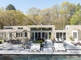 Pathside Cove by Rove Travel - 4BR Villa with Outdoor Spaces, hotel v destinácii Wainscott