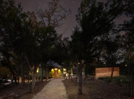 캐니언 레이크에 위치한 호텔 Voyager Yurt Cabin in Hill Country Luxury w Hot Tub