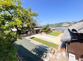 瀬戸内海を望む静かな一棟貸切の宿