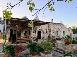 Sto al Trullo - Historic Trullo with Private Jacuzzi and Sauna، فندق في تْشيستيرنِنو