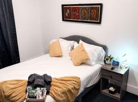 Bachi - Private Room 2 with Parking, Desk & Fast WiFi near Yale, Quinnipiac, SCSU & Hospitals，哈姆登的飯店
