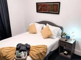 Bachi - Private Room 2 with Parking, Desk & Fast WiFi near Yale, Quinnipiac, SCSU & Hospitals
