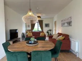 House Sleeps 6 with Parking
