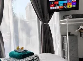 Garden Guesthouse, Sleep4, Private Entrance, Parking, Wifi, AirCon, Derby City