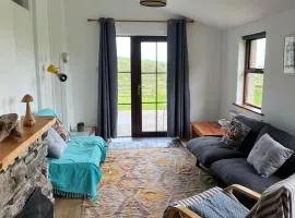 Apartment Sleeps 2 with Parking
