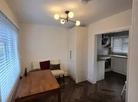 Spacious Family Home 4 Beds Garden Parking
