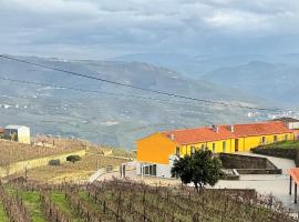 Casas da Quinta de Santa Cruz - Douro Land, готель у місті Пезу-да-Регуа